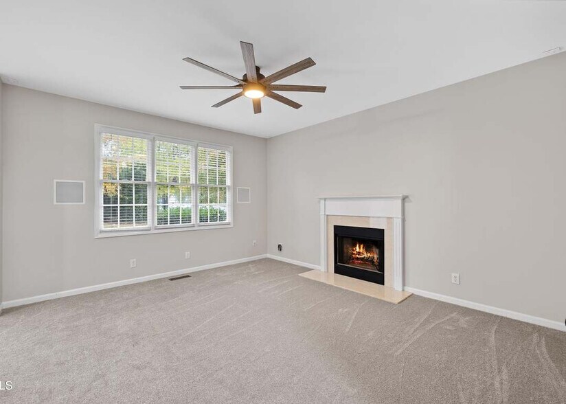 Building Photo - Room in Single Family Home on College Ave