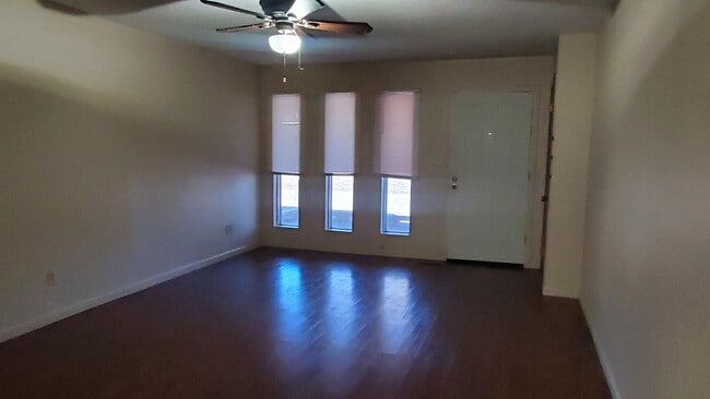 Building Photo - 717 W Cherry Ave