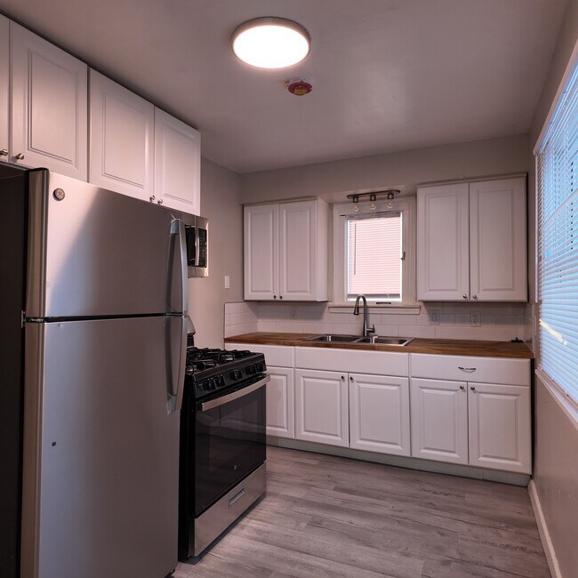 Building Photo - 9277 Vaughan St