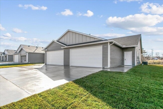 Building Photo - 2921 S Bunker Hl Dr