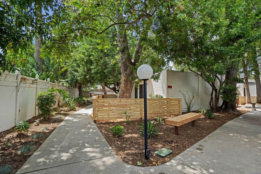 Building Photo - Individual Bungalows: All 1 bedroom/ 1 bat...