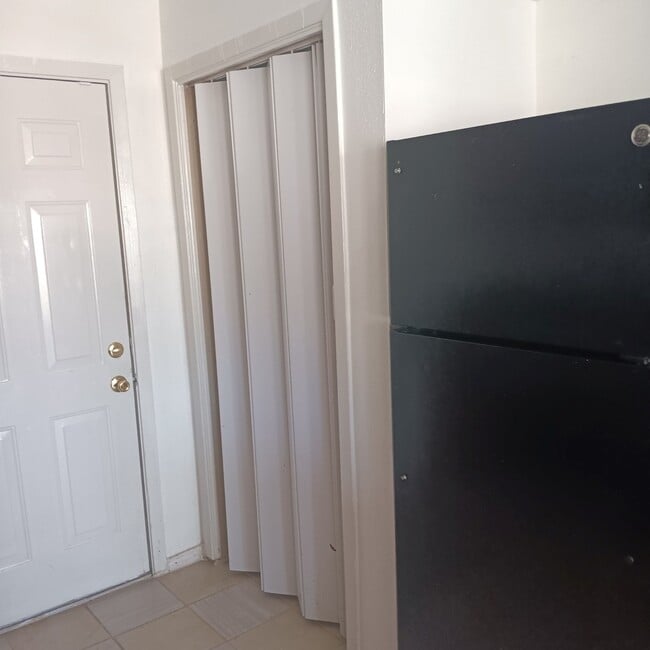 Building Photo - 14114 Old Village Ln