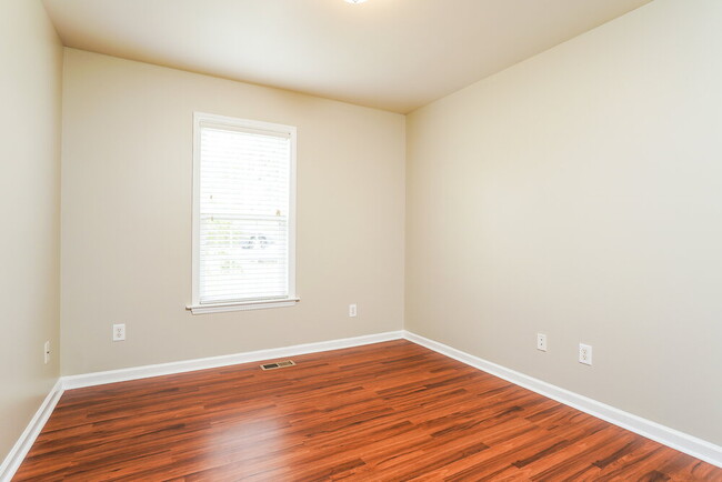Building Photo - 305 Wood Green Dr