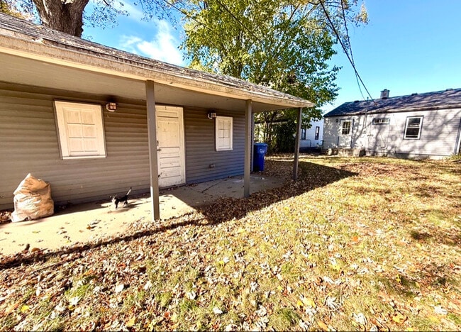 Building Photo - 11260 Fisher Ave