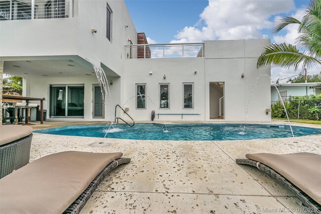 Building Photo - 2612 Key Largo Ln