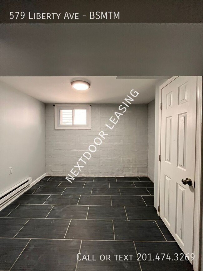 Building Photo - 579 Liberty Ave