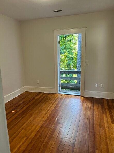 Building Photo - 274 Montague City Rd