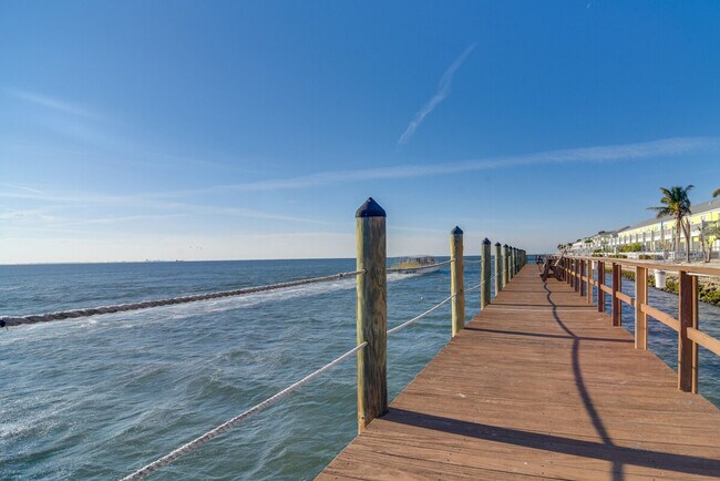 Building Photo - 5172 Coquina Key Dr SE