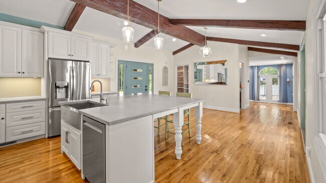 Building Photo - 5745 Riviere Dr