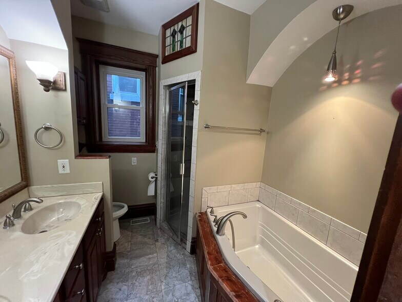 Master Bath - 3457 Arsenal St