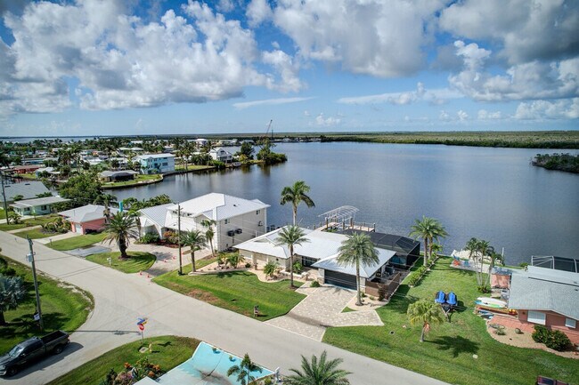 Building Photo - 11599 Island Ave