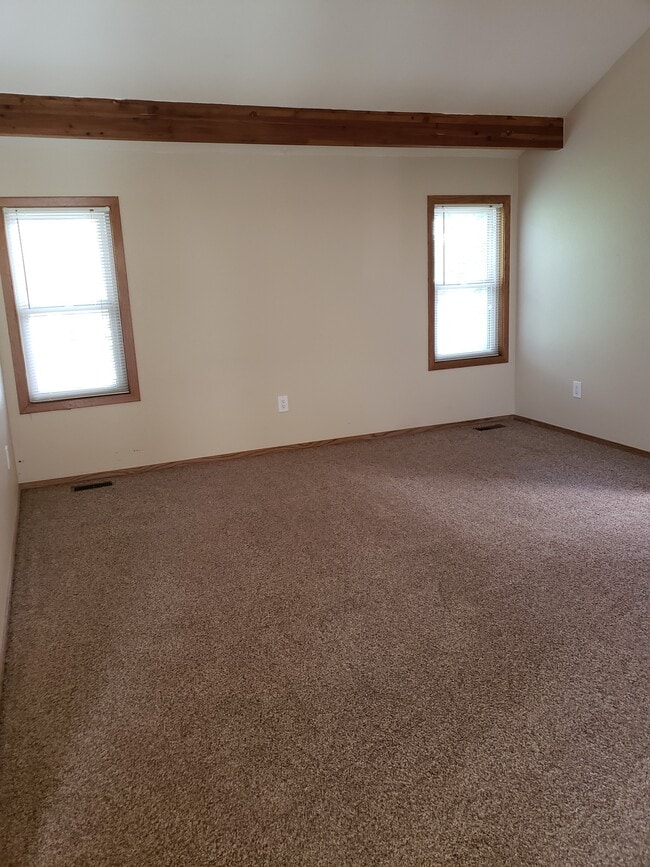 Building Photo - 3895 Birchwood Dr