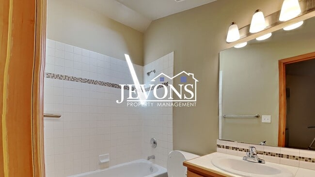 Building Photo - Charming two-story condo with two master s...