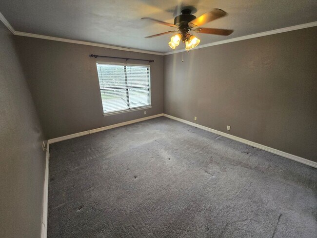 Building Photo - 8007 Sunshine Trail Dr
