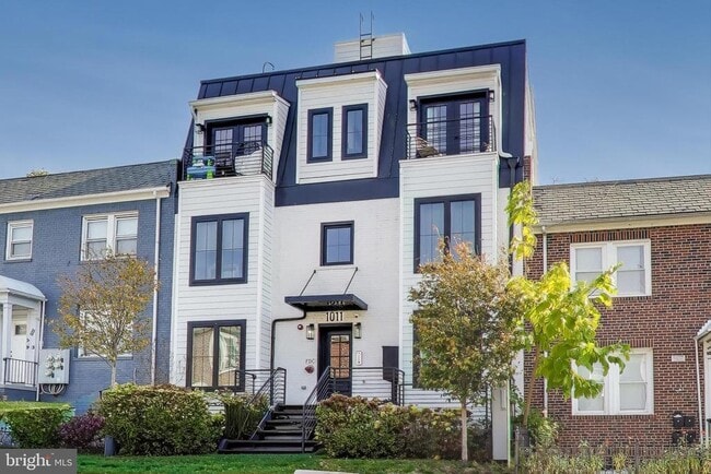 Building Photo - 1011 18th St NE