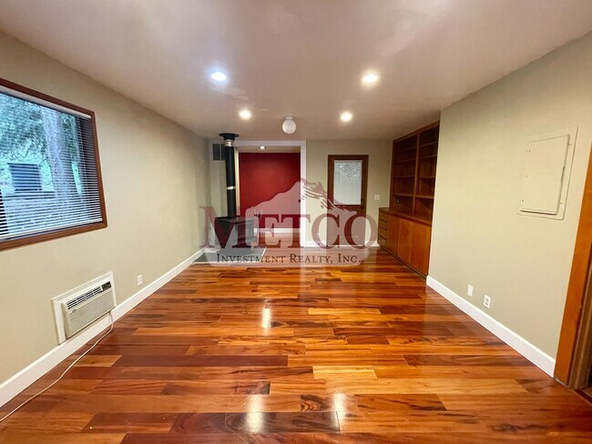 Building Photo - 24401