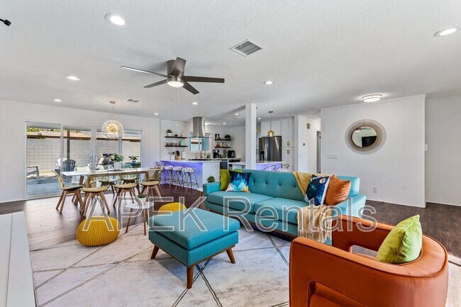 Building Photo - 980 N Buttonwillow Cir