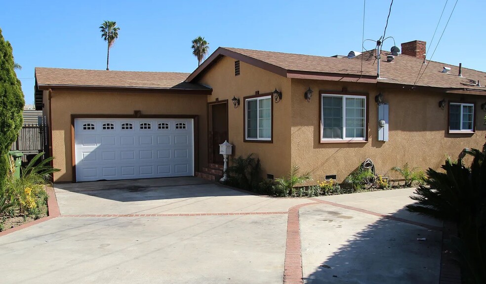 Building Photo - 6422 Nagle Ave