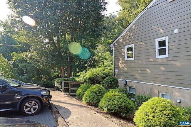 Building Photo - 616 Rockcreek Rd