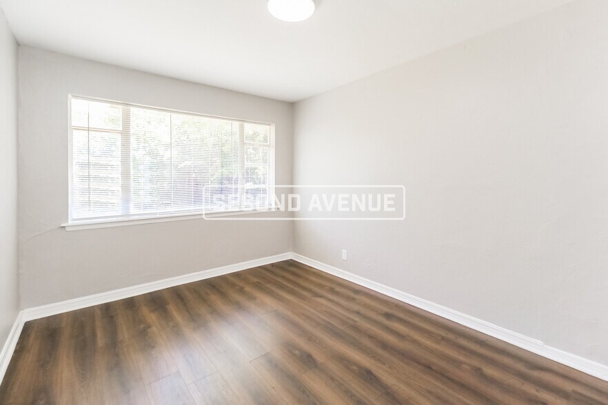 Building Photo - 320 NW 84th St