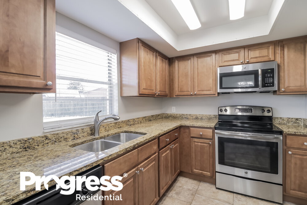 Building Photo - 3837 Stonemont Dr