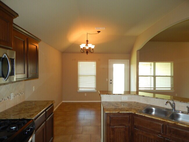 Building Photo - 3 bedrooms + 2 bathrooms + Study + Edmond ...