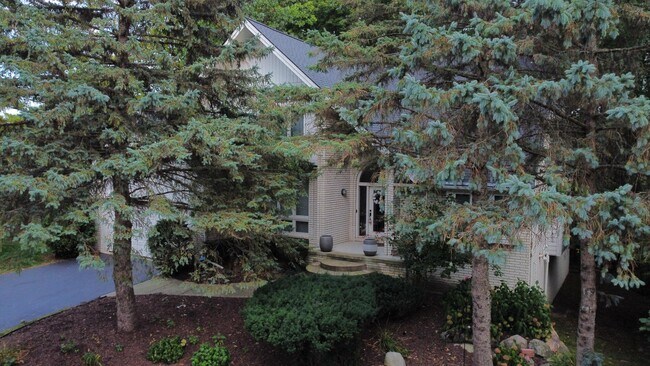 Building Photo - 6289 Lindsay Ct