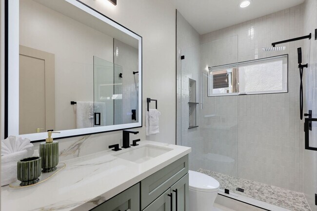 Building Photo - 426-426 Arbor Dr