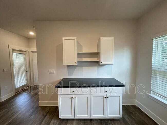 Building Photo - 1367 Sea Grv Ct