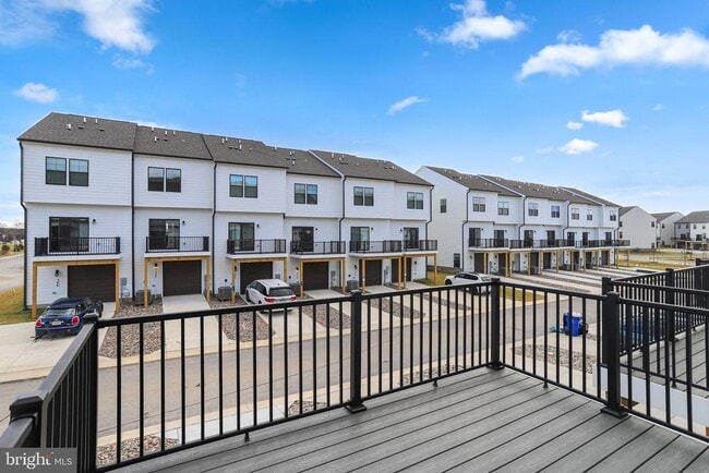 Building Photo - 721 Courier Ln