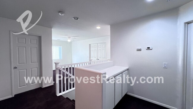 Building Photo - 4 Bed, 2.5 Bath Victorville Home!