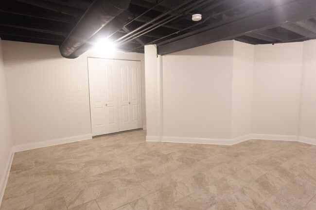 Building Photo - 337 S Arrowhead Ct