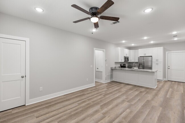 Building Photo - 305 Okaloosa Ave