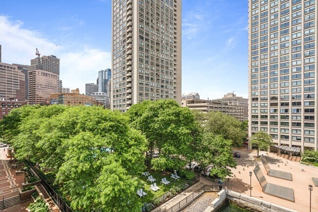 Building Photo - 85 E India Row