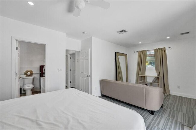 Building Photo - 1732 NE 173rd St