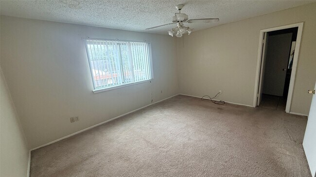 Building Photo - 2155 Hazlitt Dr