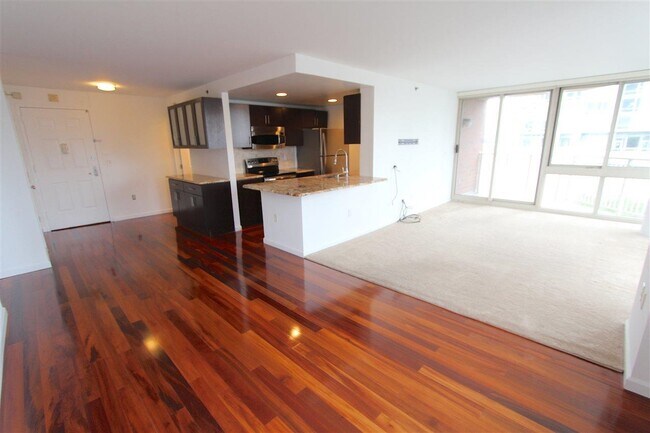 Building Photo - 20 2nd St