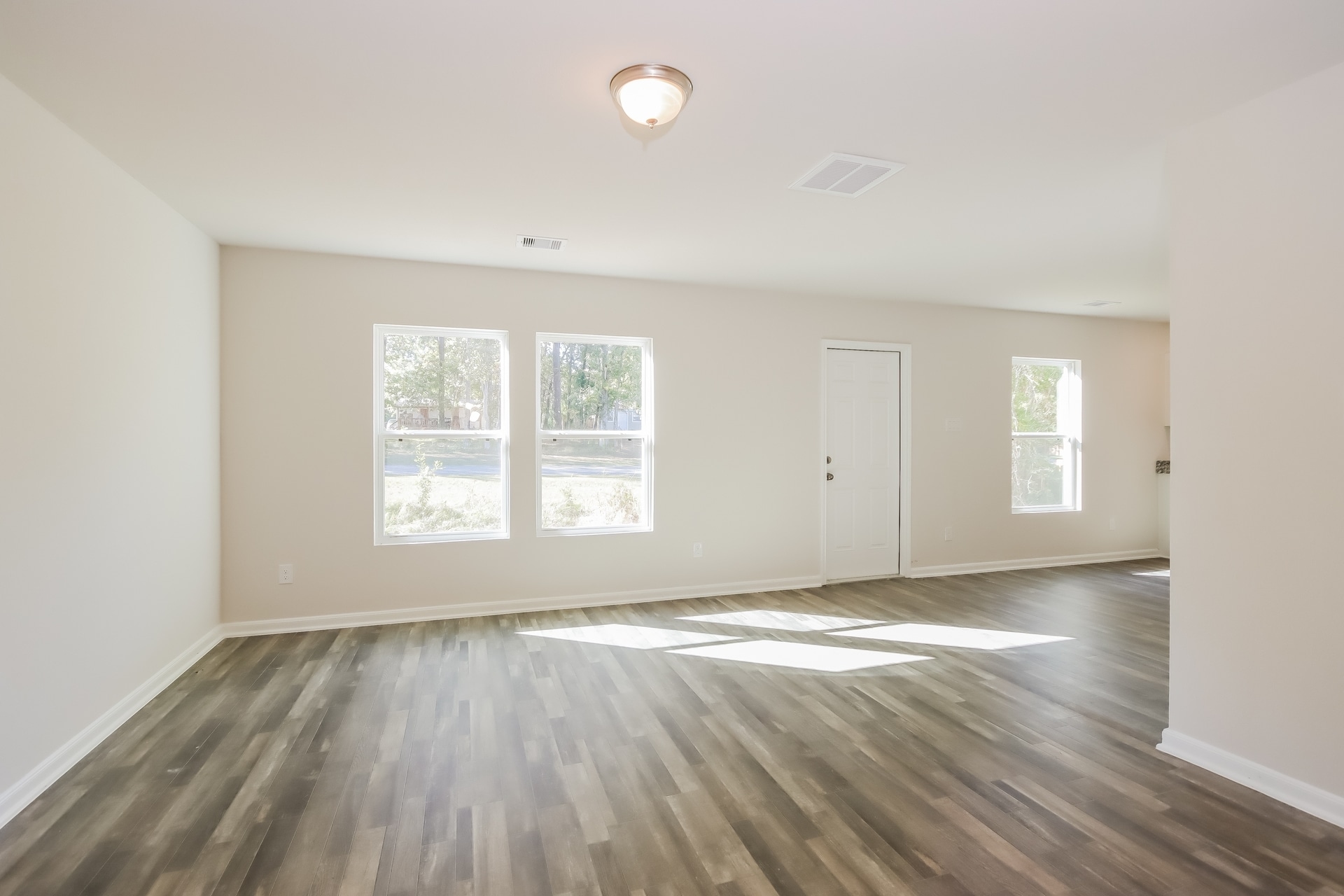 Building Photo - 303 Big Oak