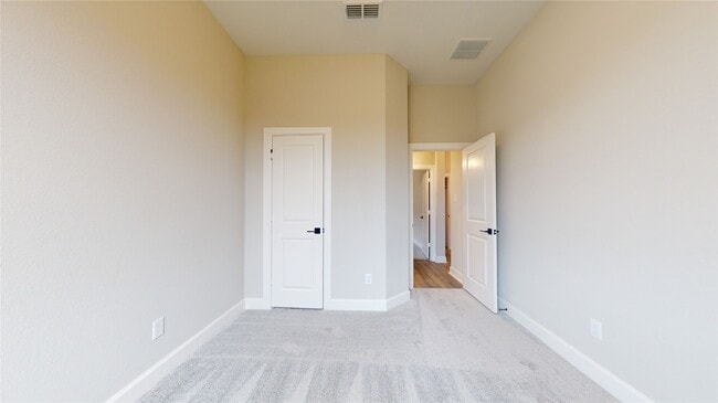 Building Photo - 122 Hazelnut Dr