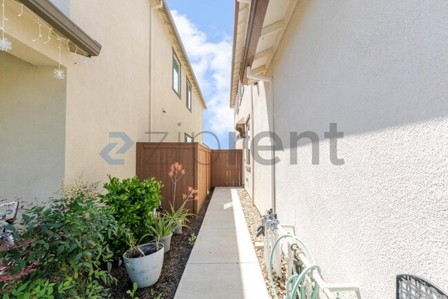 Building Photo - 6193 Oberlander Dr