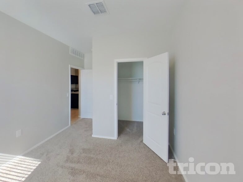 Building Photo - 30962 W Cheery Lynn Rd