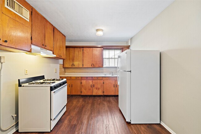 Building Photo - 2729 Main St