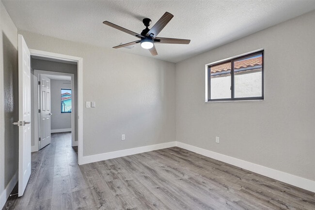 Building Photo - 2614 W 65th St