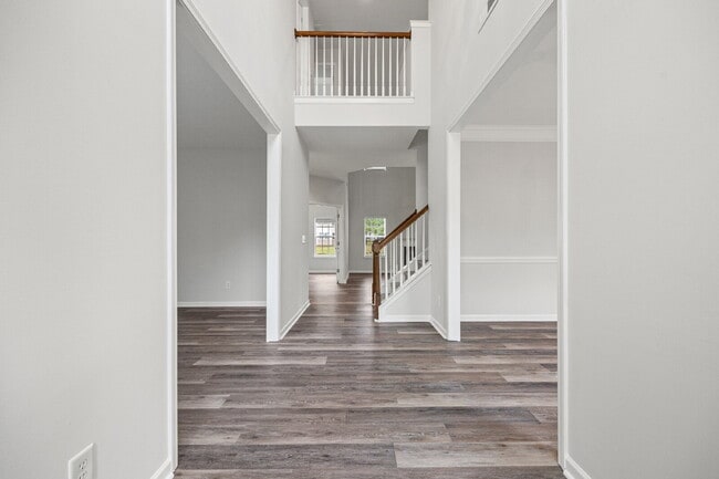 Building Photo - 4 bed/2.5 bath with dedicated office space!