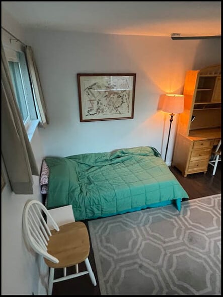 Main room 1 - 4350 Corinth Ave