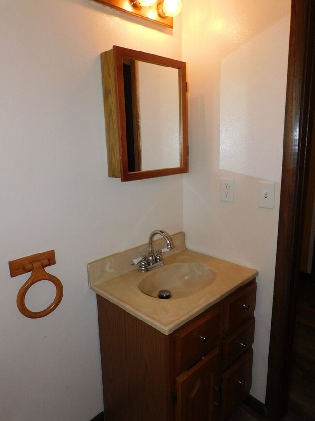 Building Photo - Beautiful 3 bedroom 2 bath Single Family H...
