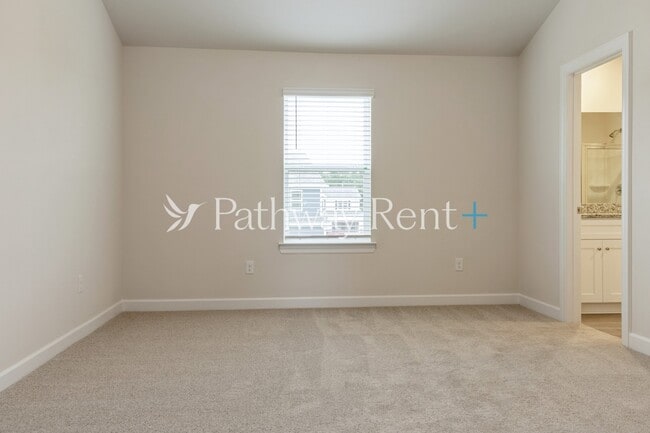 Building Photo - 3448 Quintana Dr