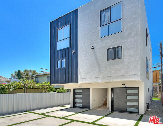 Building Photo - 1015 Wilton Pl