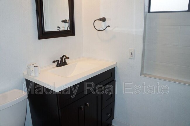 Building Photo - 5756 W Del Rio St