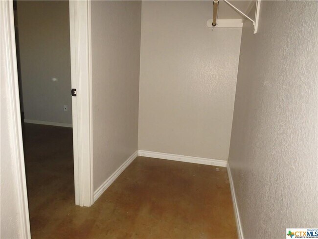 Building Photo - 4409 Brutus Ln